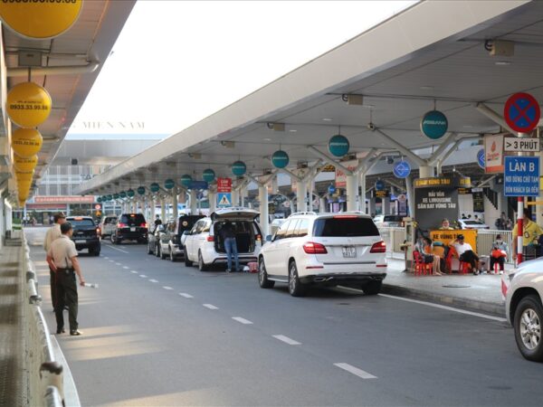 Thuê Xe 7 Chỗ Từ Sân Bay Tân Sơn Nhất Về Quận Bình Thạnh – Trải Nghiệm Vận Chuyển Sang Trọng, Tiện Lợi
