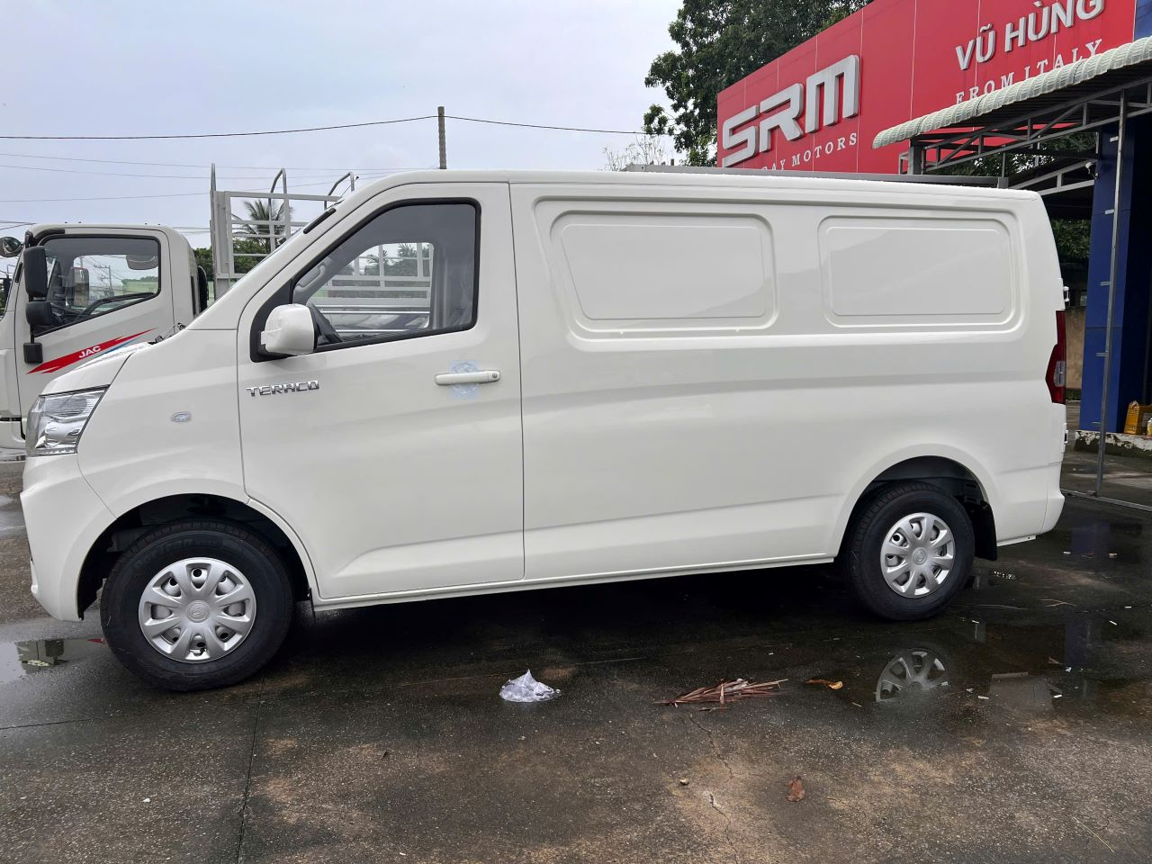 Xe Tải Van Tera V8: Tiện Lợi Chở Hàng Trong Thành Phố