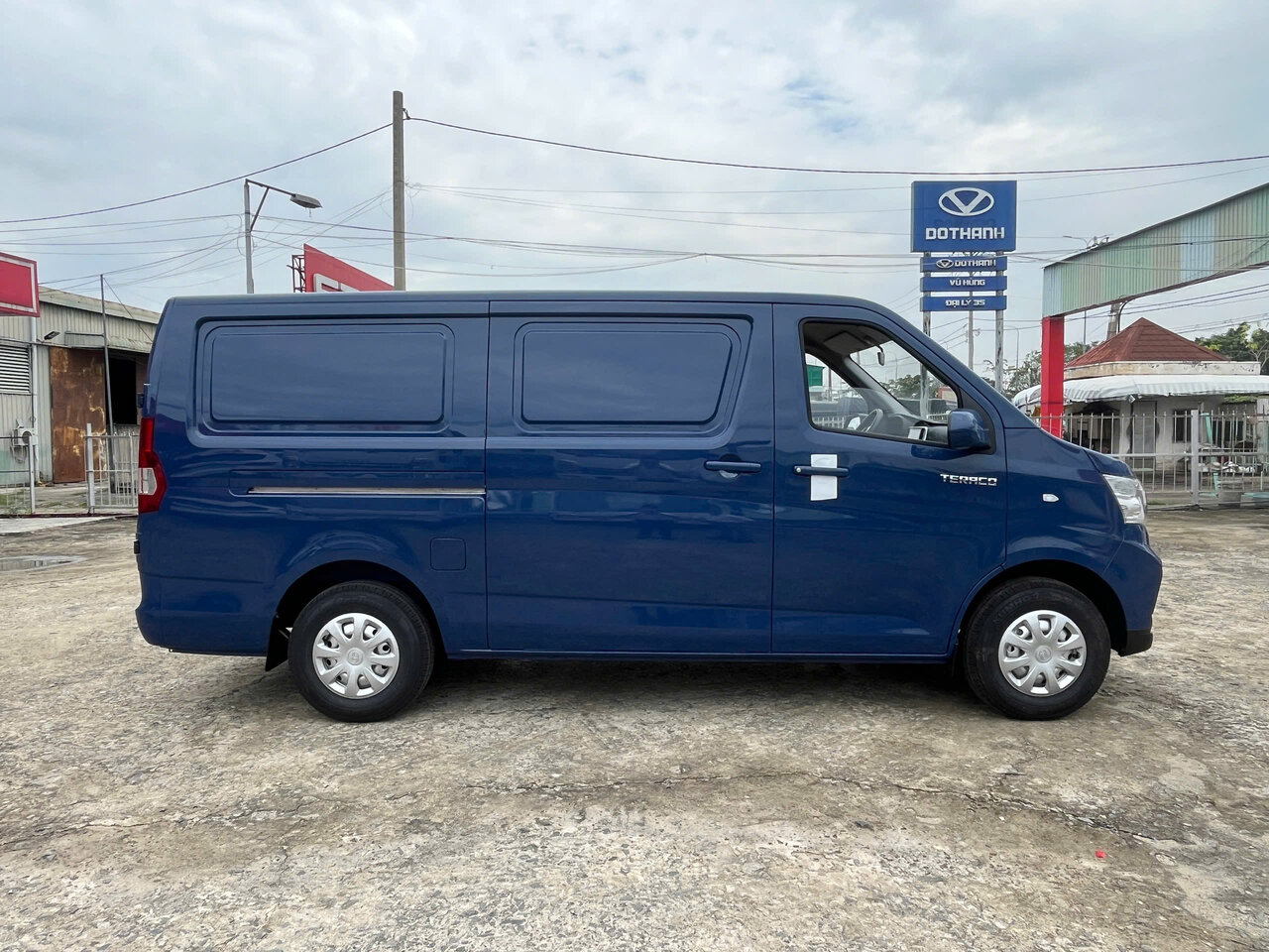 Xe Tải Van Tera V8: Tiện Lợi Chở Hàng Trong Thành Phố